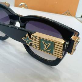Picture of Louis Vuitton Sunglasses _SKUfw75013624fw